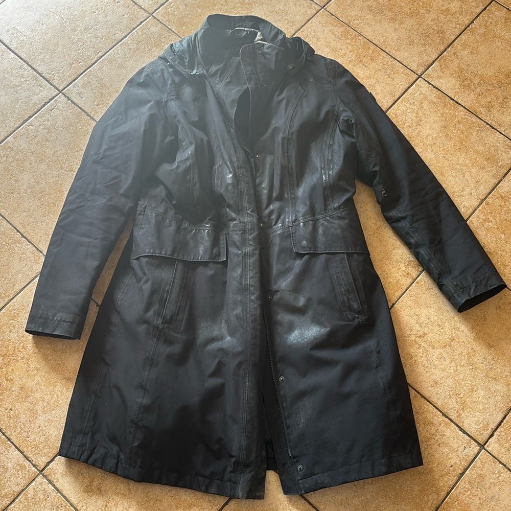 North Face women’s coat. Hood, inner coat that’s reversible
